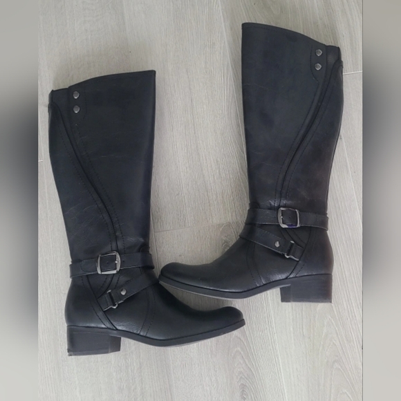 Black Boots - Picture 3 of 3